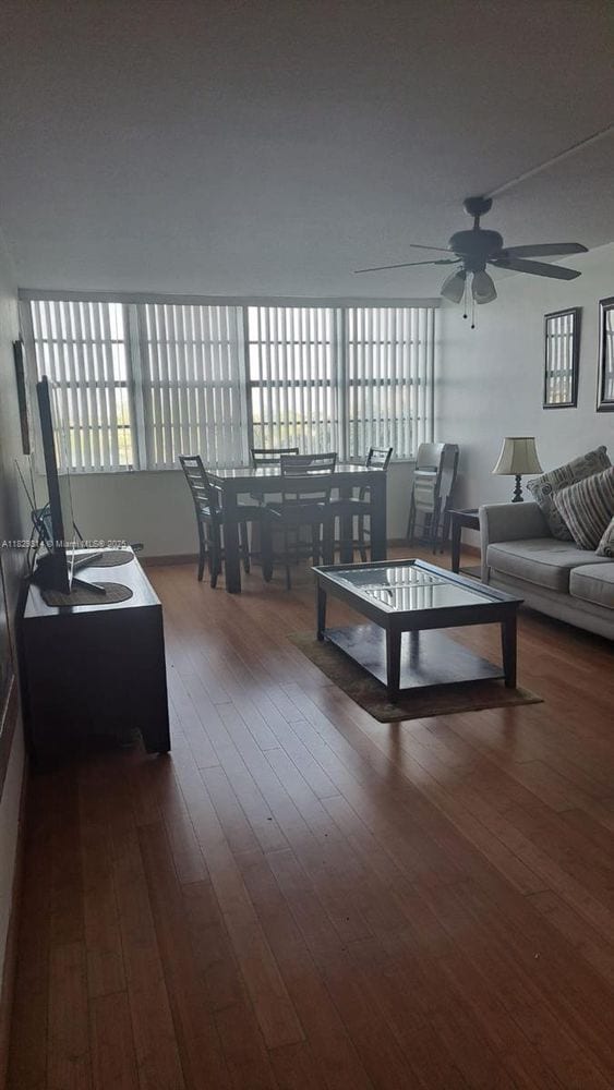 Building Photo - 1301 NE Miami Gardens Dr