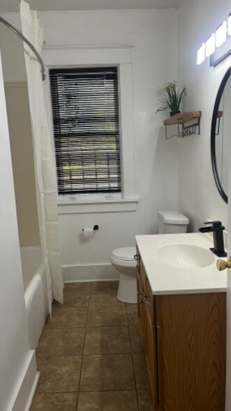 Building Photo - 2250 Evelyn Ave