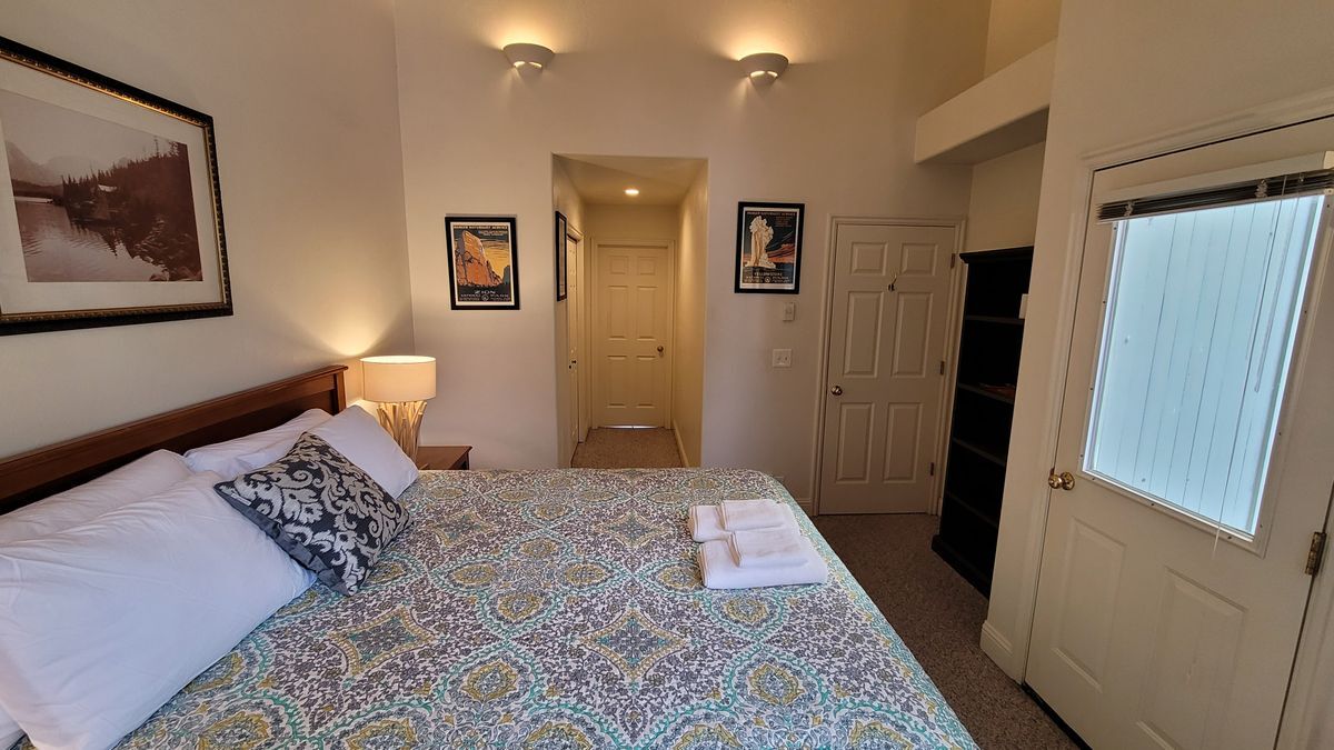 Building Photo - 910 Powder Valley Rd