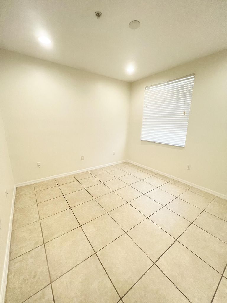 Building Photo - 1284 Piazza Antinori