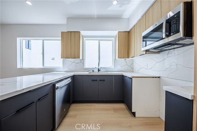 Building Photo - 2847 S Victoria Ave