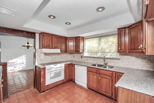 Building Photo - 403 Westwood Dr