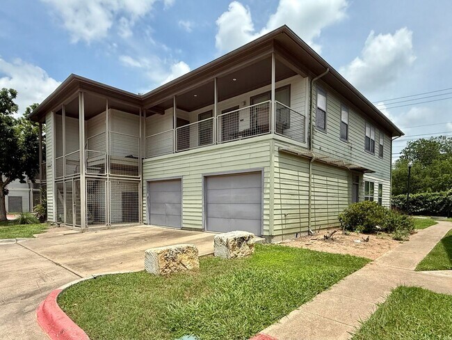 1/1 with a garage! Available for immediat... - 1/1 with a garage!  Available for immediat...