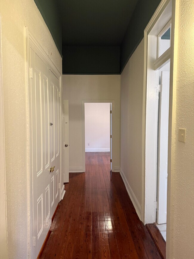 Hallway - 442 S Rendon St