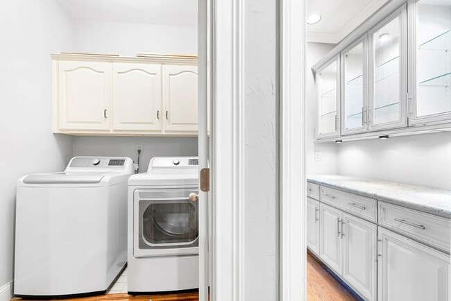 Building Photo - 459 Ivy Park Ln NE