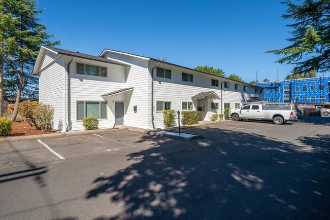 Building Photo - Recently remodeled 2 bedroom 1 bath unit! ...