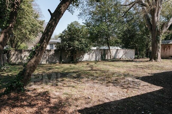 Building Photo - 332 Guilford St