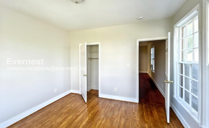Building Photo - 1406 17th Ave S