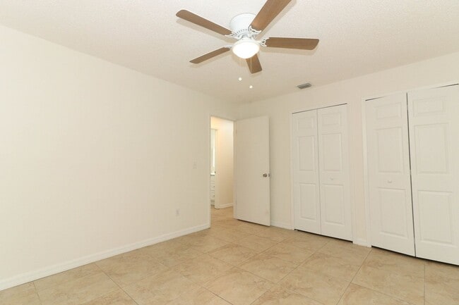 Building Photo - Sanford Home - 3/2 with garage and huge yard