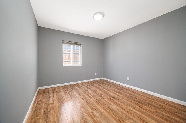 Building Photo - Spacious 3-Bedroom Upgraded Attached Home ...