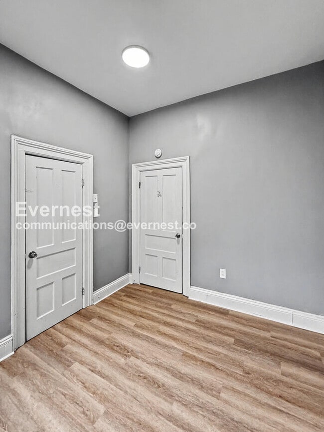 Building Photo - 3 Bed/1 Bath Home with Off-Street Parking / Pet-Friendly / Available Now!