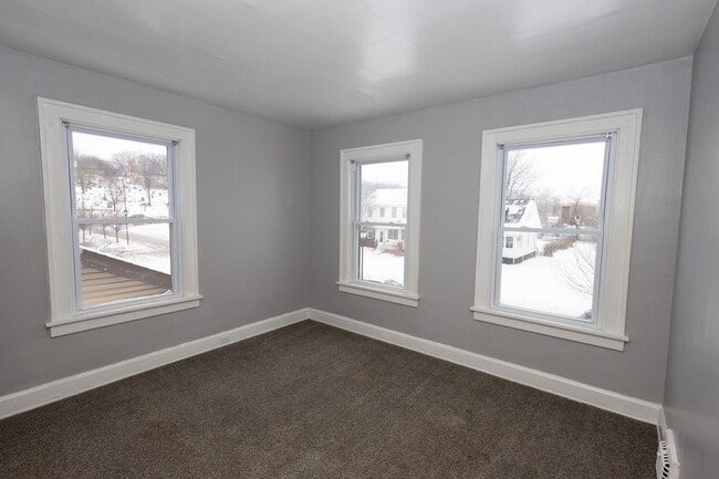 Building Photo - 1561 E 204th St