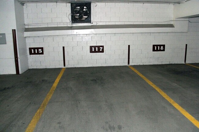 Building Photo - Fully Remodeled 1BD + Private Bunk Room | 2BA | Aspen Creek – $3,100/Month