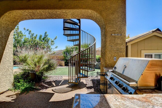 Building Photo - Stunning Summerlin Pool Home!