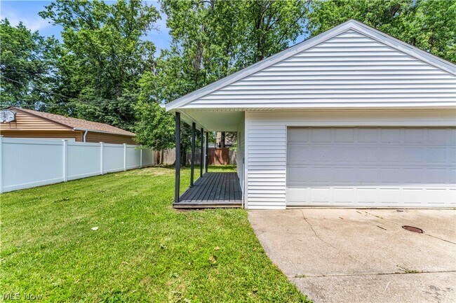 Building Photo - 25291 Richards Ave