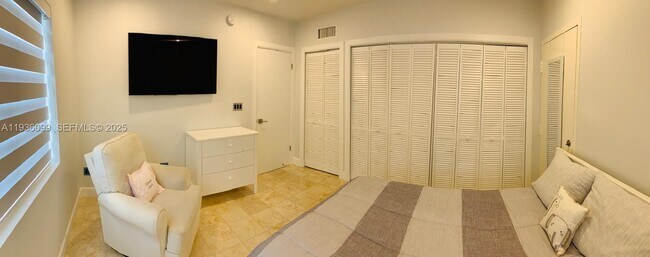 Building Photo - 900 SW 84th Ave