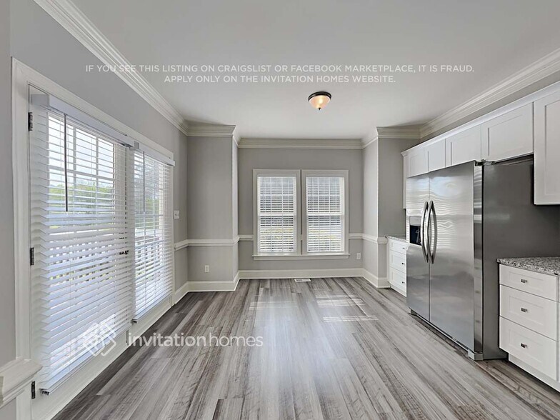 Building Photo - 2008 Watsonia Dr