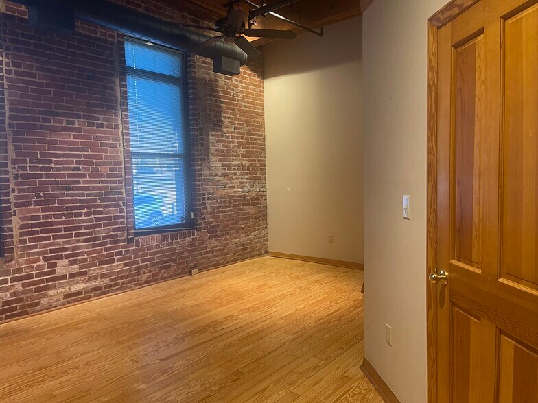 Building Photo - 230 W Tazewell St