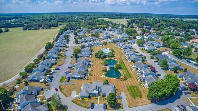 Building Photo - For Rent – Beautifully Updated Townhome in Gull Point a Waterfront Community