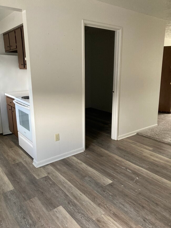 Building Photo - 554 Churchill Rd