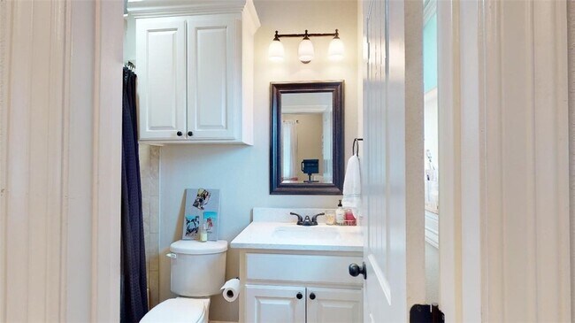 Building Photo - 105 Luther St