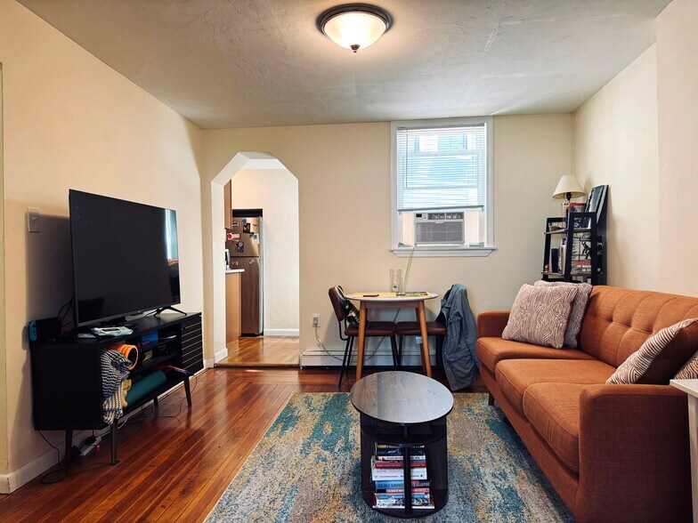 Primary Photo - 297 Meridian St