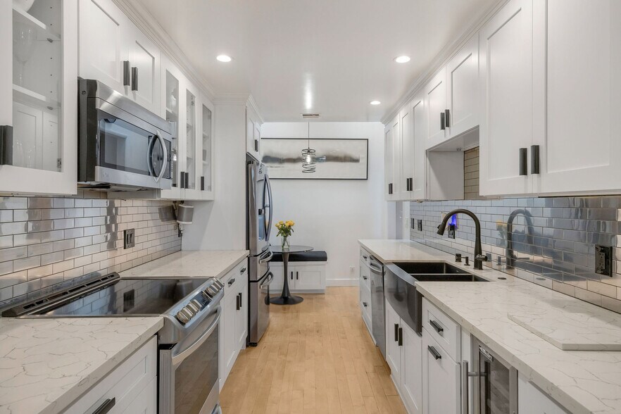 Building Photo - 4600 Via Dolce