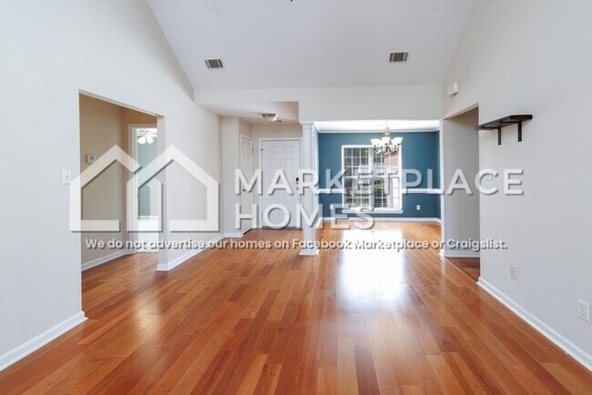 Building Photo - 512 Marble Falls