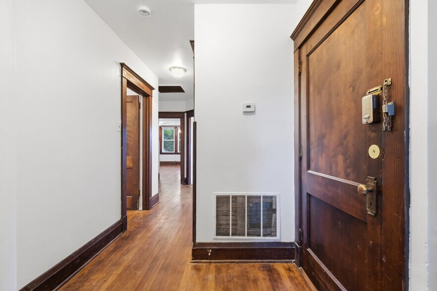Building Photo - 407 Biddle Ave