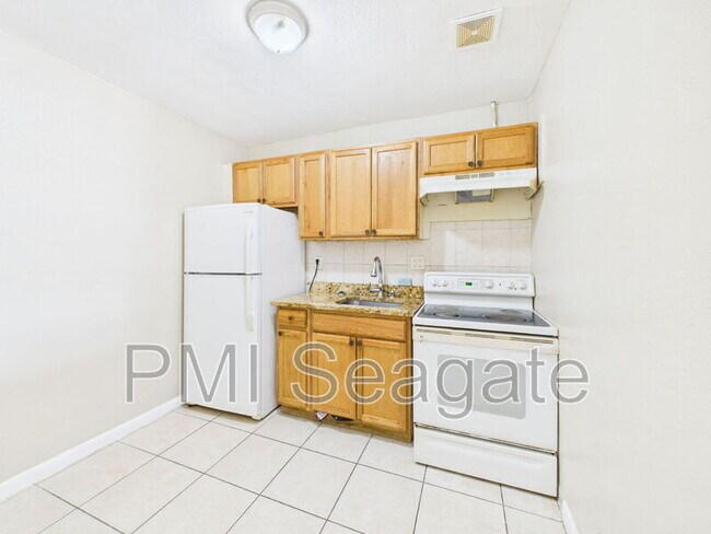 Building Photo - 2711 NW 1st St