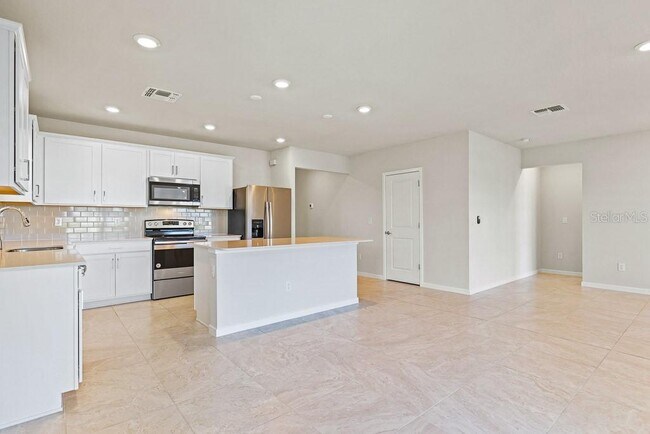 Building Photo - 910 Golden Shiner Ave