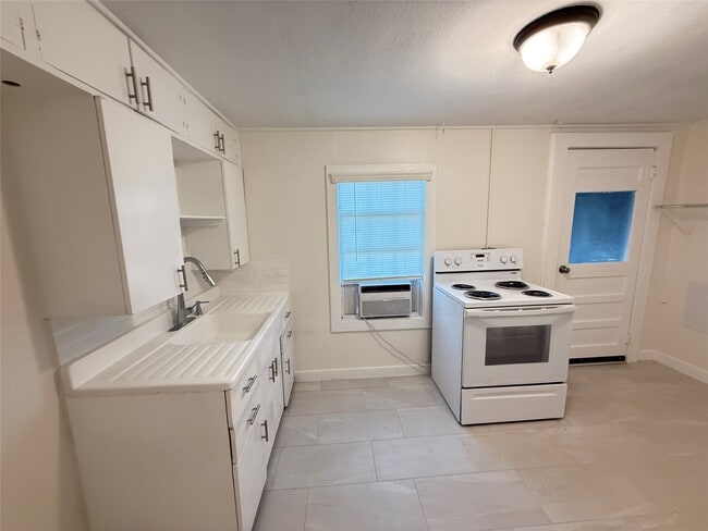 Building Photo - 17119 TX-35