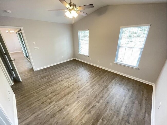 Building Photo - 4996 Southgate Pkwy