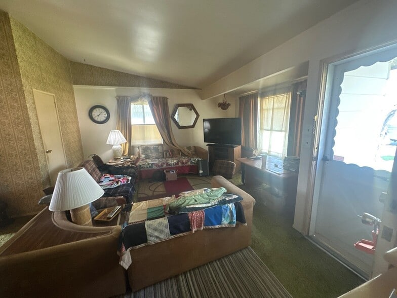 Building Photo - 1323 Cedar St