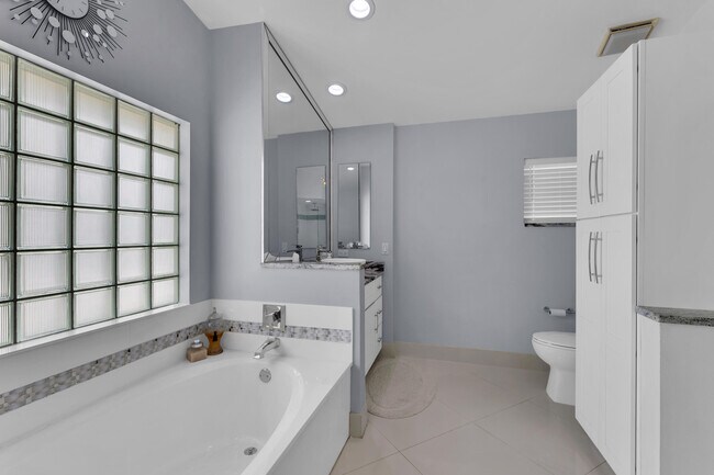 Building Photo - 6362 Brava Way