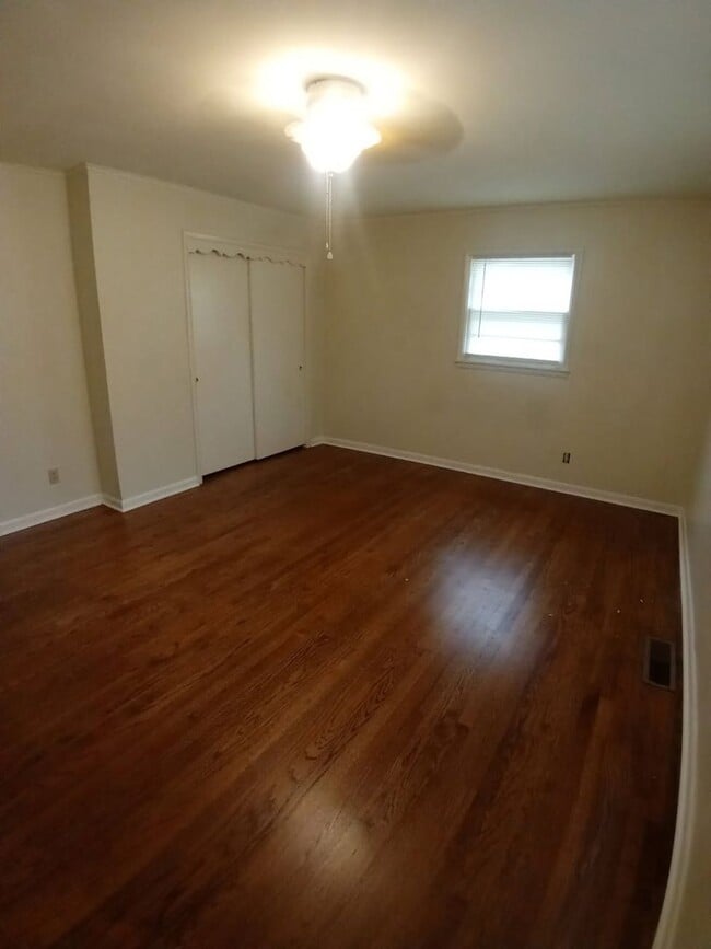 Building Photo - Charming 3 bed, 2 bath, 2 car garage in we...
