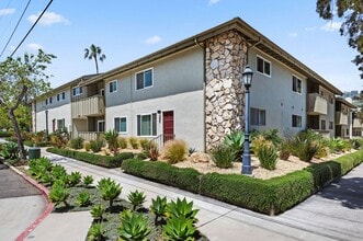 Building Photo - The perfect upstairs location down town Sa...