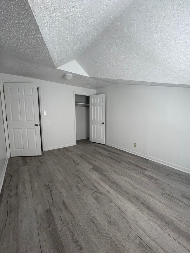 Building Photo - 108 N Hamilton St