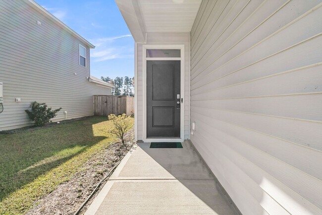 Building Photo - 3 Bedroom 2.5 Bath Located in Pine Hills in Summerville