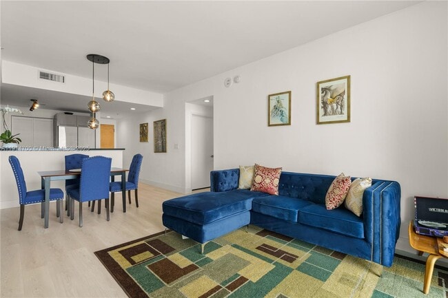 Building Photo - 253 NE 2nd St