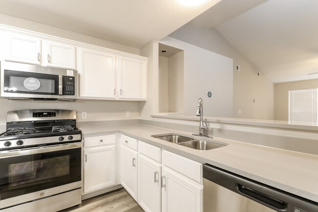 Building Photo - 2608 Hill Street Cove