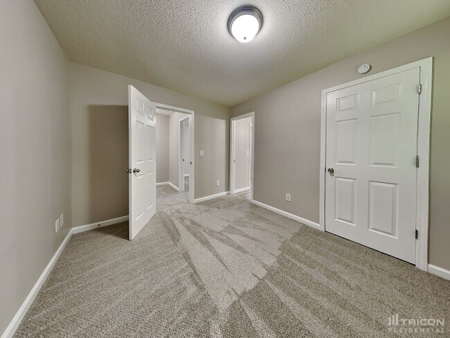 Building Photo - 329 Greystone Cir