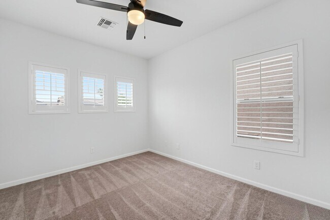 Building Photo - 16054 W Shangri La Rd