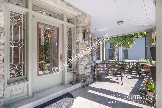 Building Photo - 708 W South St