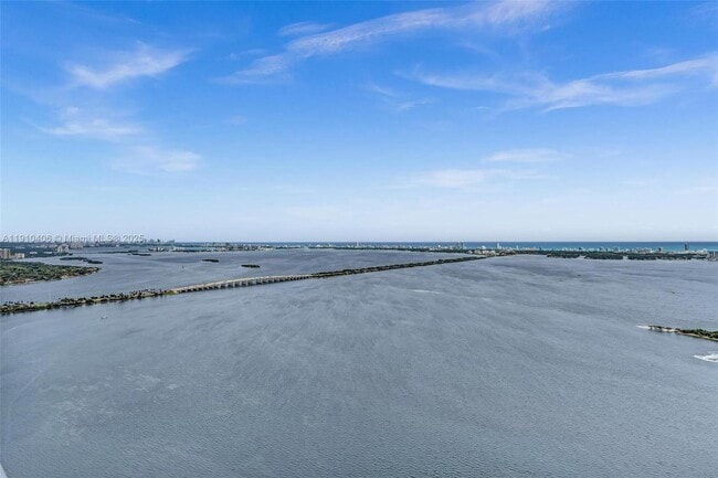 Building Photo - 700 NE 24th St