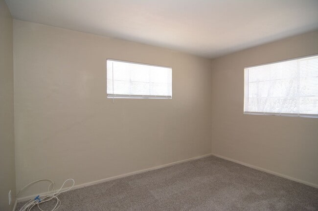 Building Photo - Charming 3 Bedroom 2 Bath House Plus Bonus...