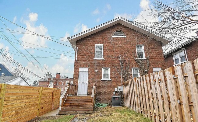 Building Photo - 1701 Kent St