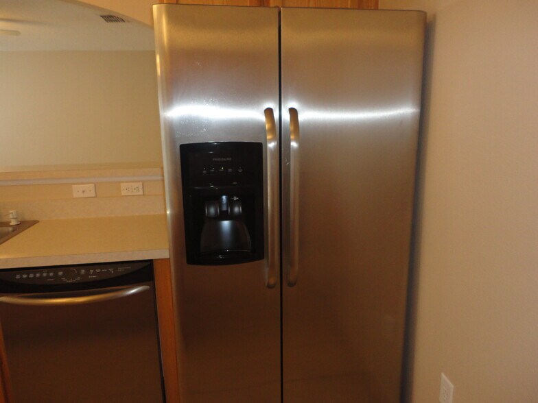 Building Photo - 1019 Brenton Leaf Dr