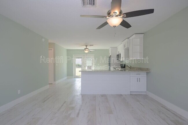Building Photo - 1322 Miramar St