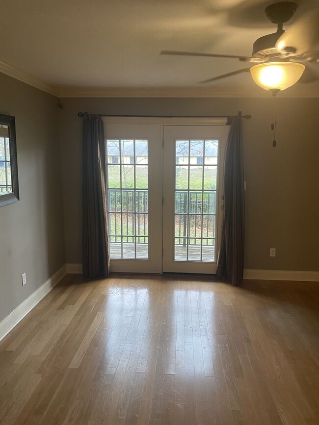 Building Photo - Upgraded Condo for Immediate Move in